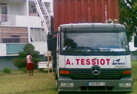 A. TESSIOT - Historique, photo de l'activité de déménagement en 1990.